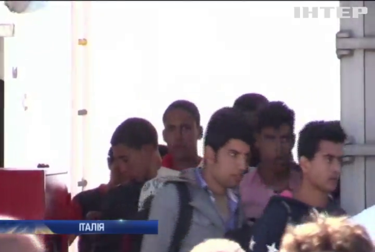 Біля берегів Італії врятували 800 біженців