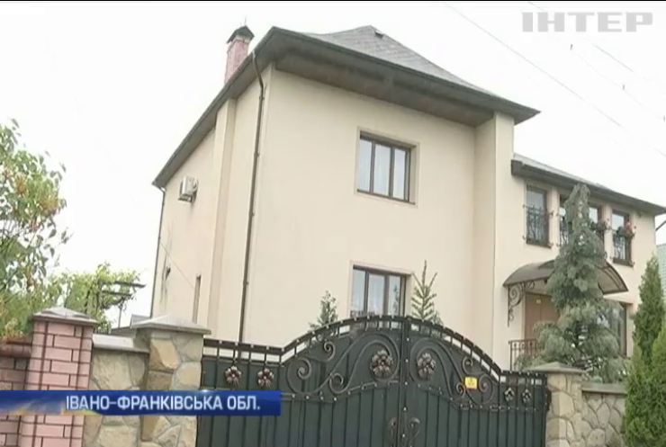 В Івано-Франківську гранатометом розстріляли будинок
