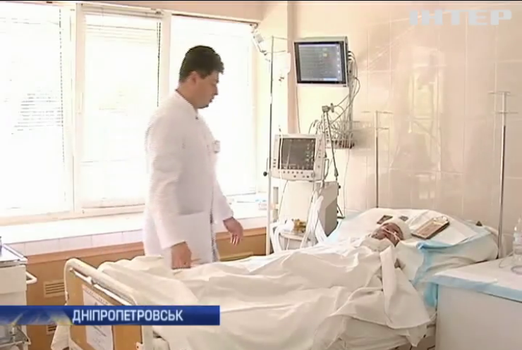 Лікарі Дніпропетровська врятували важко пораненого бійця АТО