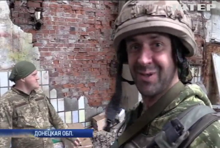 Военные под Авдеевкой воспитывают сепаратистов гимном Украины