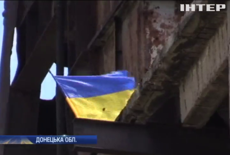Під Широкино снайпери обстрілюють прапори України