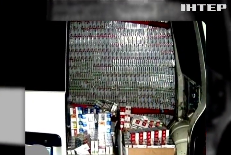 На Закарпатті дипломата упіймали на контрабанді цигарок (відео)