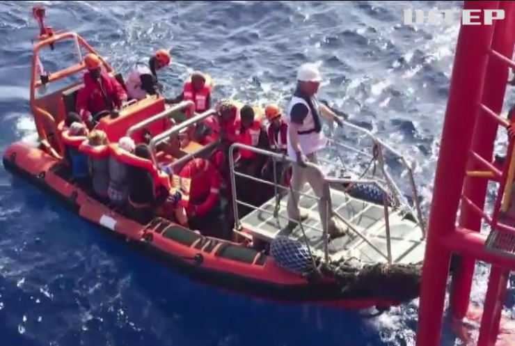 Біля Лівії затонуло судно з мігрантами
