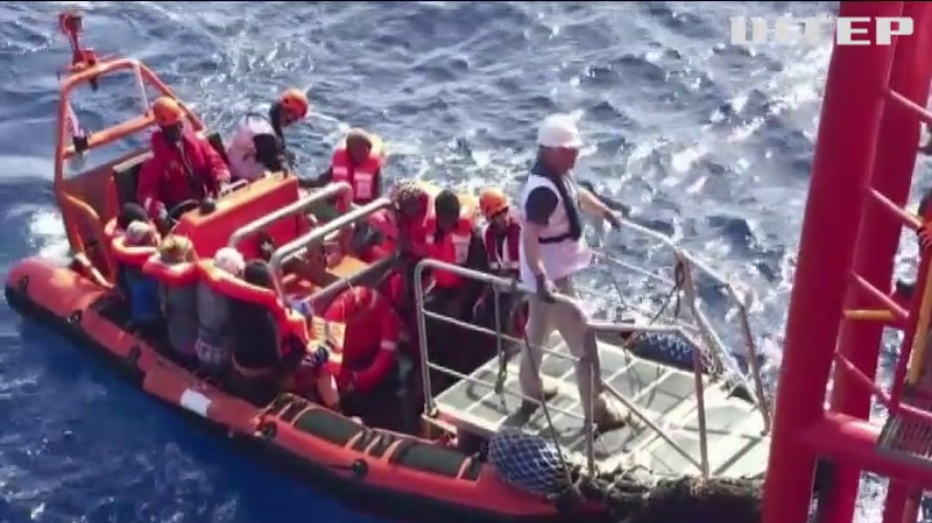 Біля Лівії затонуло судно з мігрантами