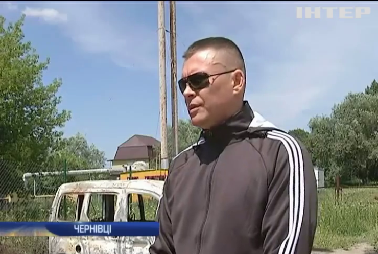 У Чернівцях спалили авто борця з виробкою лісів
