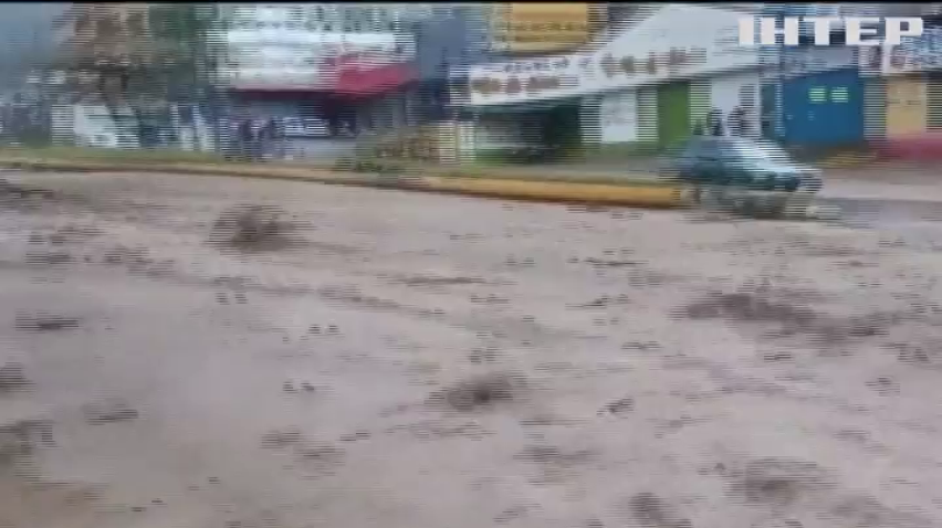 Столицю Венесуели затопило багнюкою