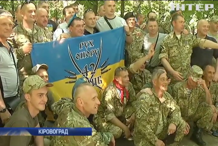 У Кіровограді ветерани пройшли урочистою ходою (відео)
