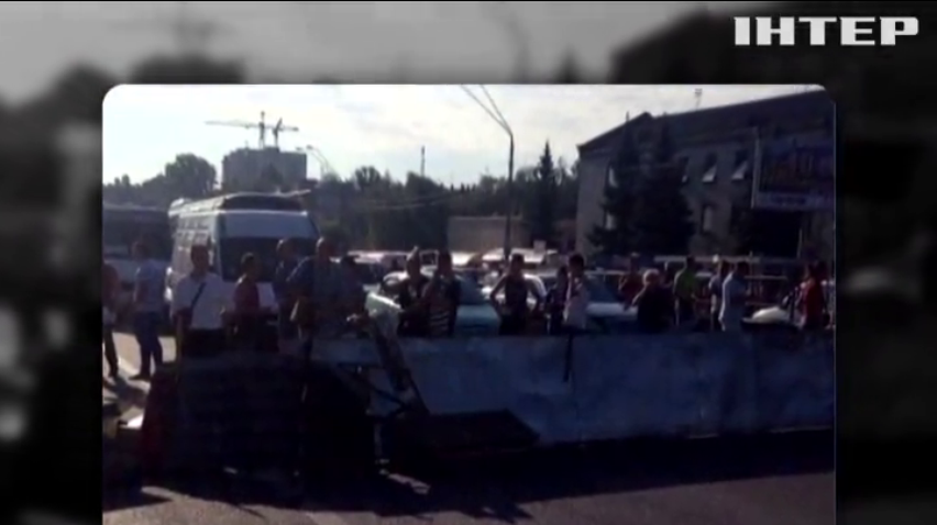 В Киеве из-за сноса МАФов предприниматели перекрыли дорогу