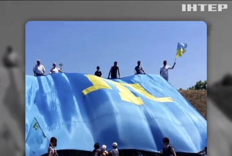 У Херсоні розгорнули прапор кримських татар