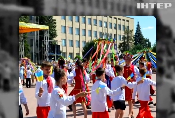 У Старобільську виклали величезний прапор України