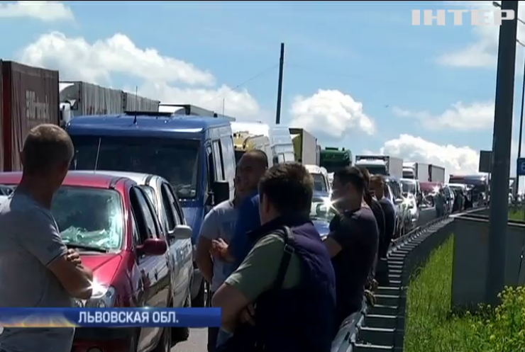 В Польше протест пограничников парализовал границу