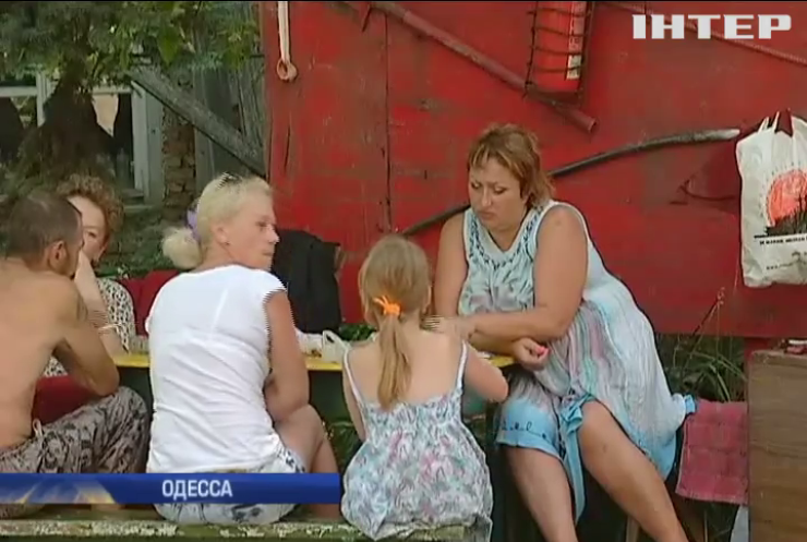 В Одессе переселенцы от отчаяния заняли аварийное здание (видео)