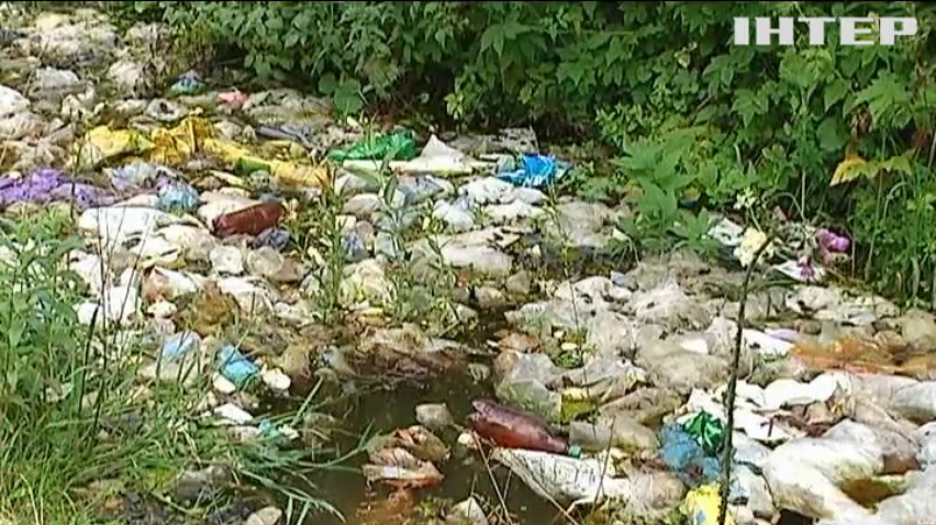 В історичному селі Івано-Франківщини влаштували звалище