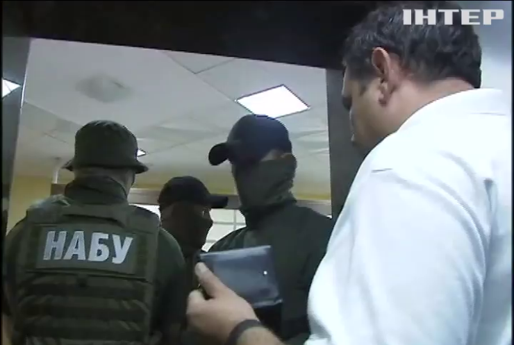 НАБУ обыскивает офис в бизнес-центре Киева