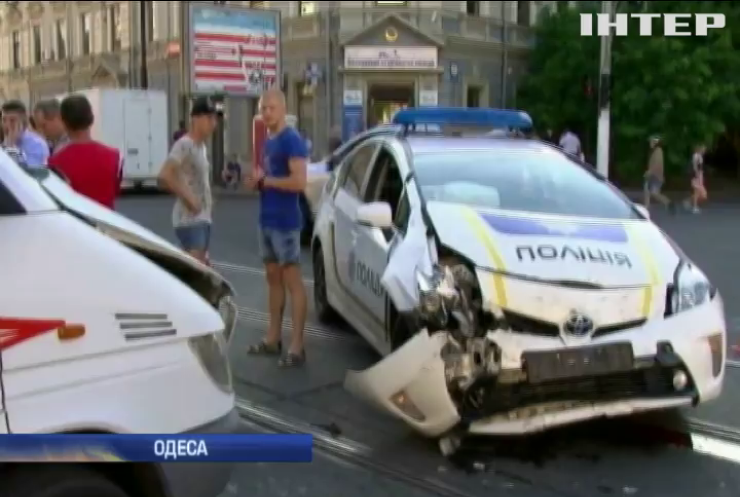 В Одесі поліцейські протаранили позашляховик