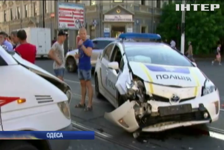 У Одесі патрульні потрапили у потрійну аварію