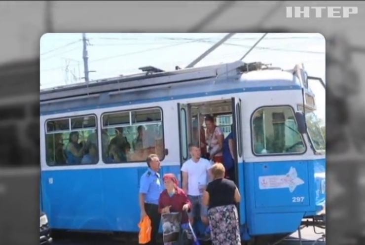 В Виннице полицейские врезались в трамвай (видео)