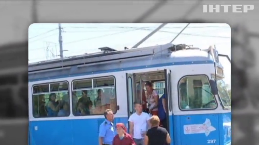В Виннице полицейские врезались в трамвай (видео)