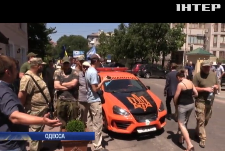 В Одессе автомайдановцы заперли в отеле сенаторов из Польши 
