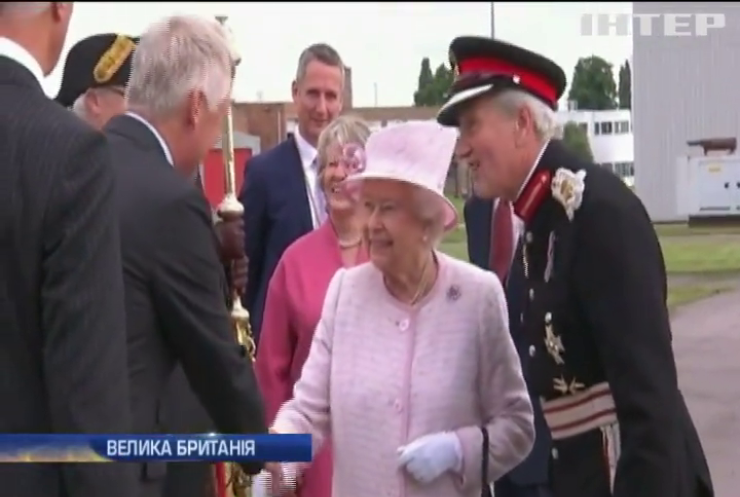 Королева Британії відкрила операційну на авіабазі швидкої допомоги