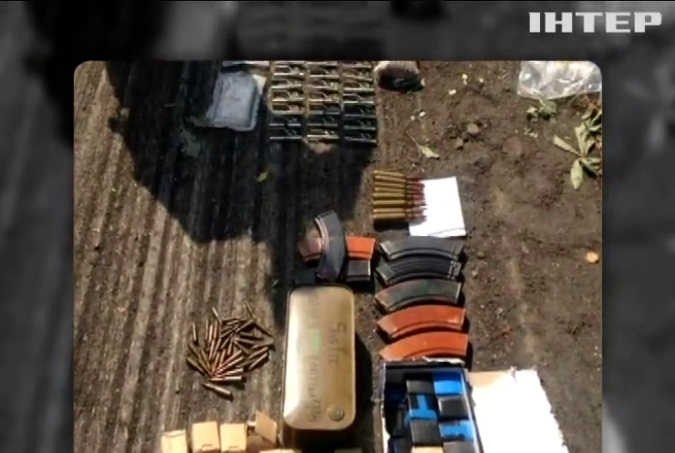 В Києві у припаркованій машині виявили арсенал зброї