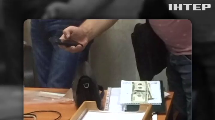 В Мариуполе чиновники наживались на "паспортах моряков"