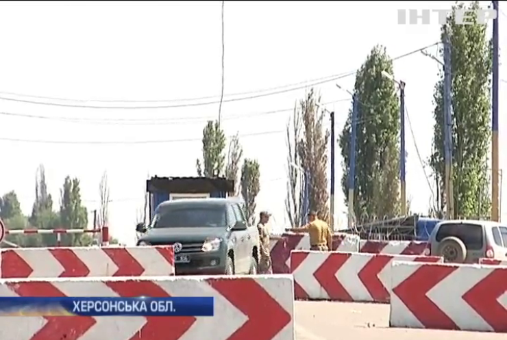 Автомобілі з Криму не випускають через "Чонгар"