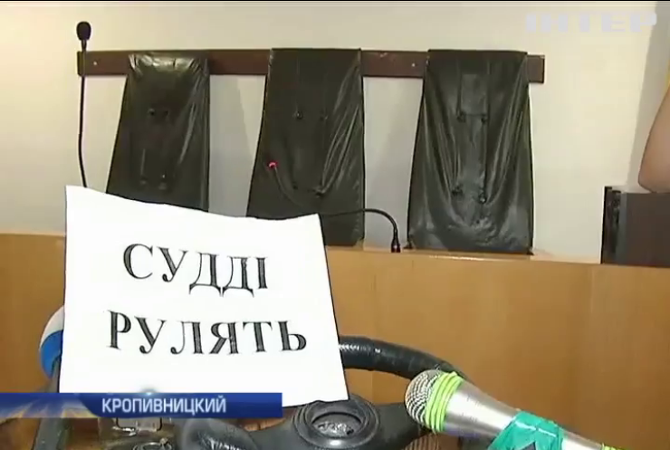 В Кропивницком полицейских пытаются уволить за остановку пьяного судьи