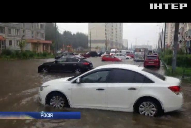 У Москві через повінь рятувальники евакуювали з машин 200 людей