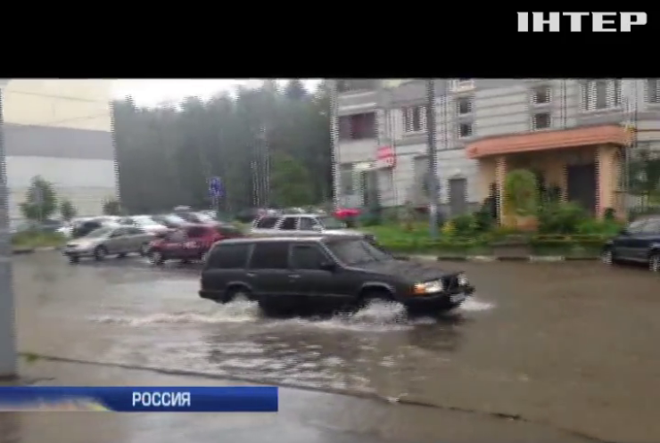 Проливной дождь затопил улицы Москвы