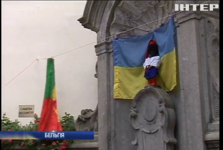 Символ Брюсселя одягнуть у костюм князя Київської Русі