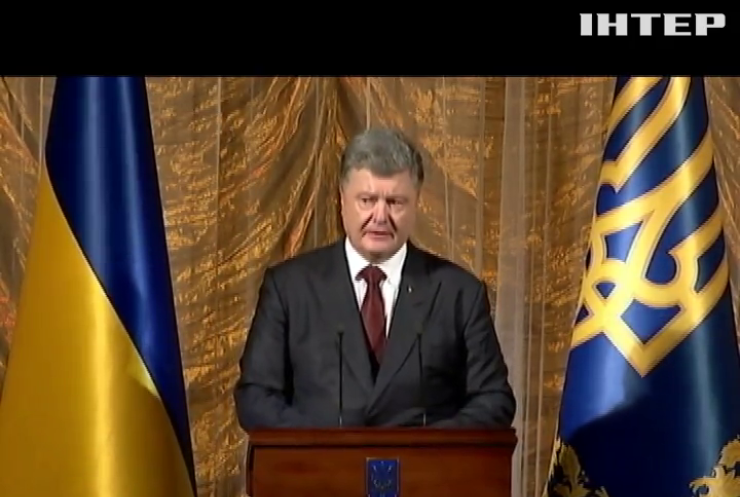 Порошенко просит диаспору помочь с поставками оружия