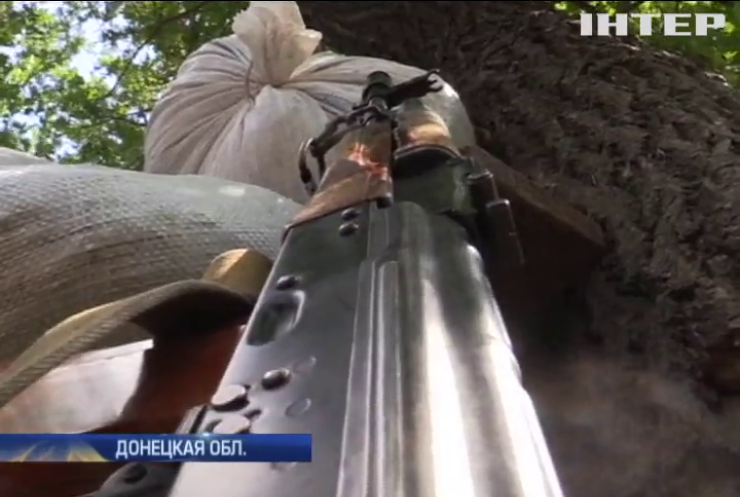 Боевики обстреляли людей на КПП "Марьинка"