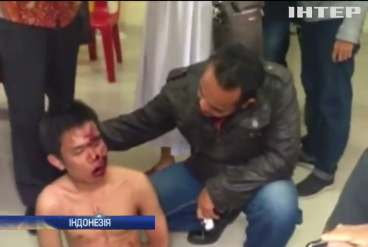 В Індонезії студент-терорист порізав священика