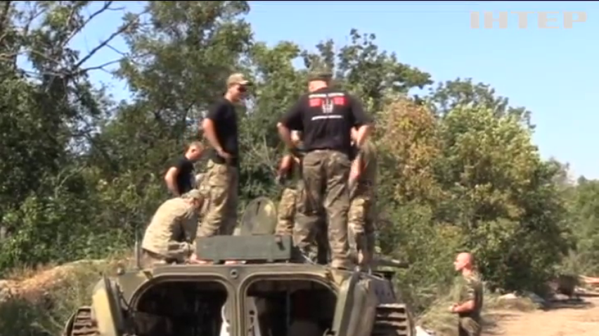 Під Луганськом бойовики підтягують танки та БМП