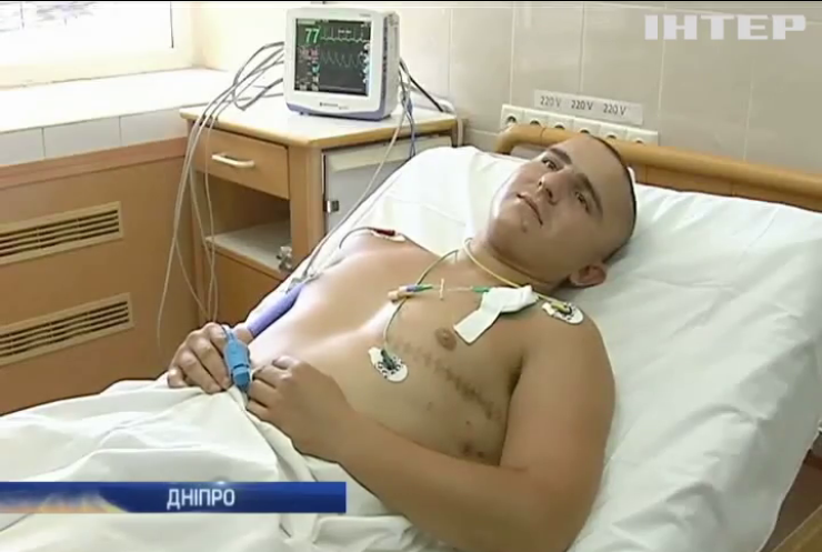 До Києва переправили пораненого бійця з осколком у серці