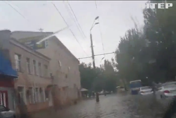 В Одессе спасатели вытаскивали автомобили из-под воды