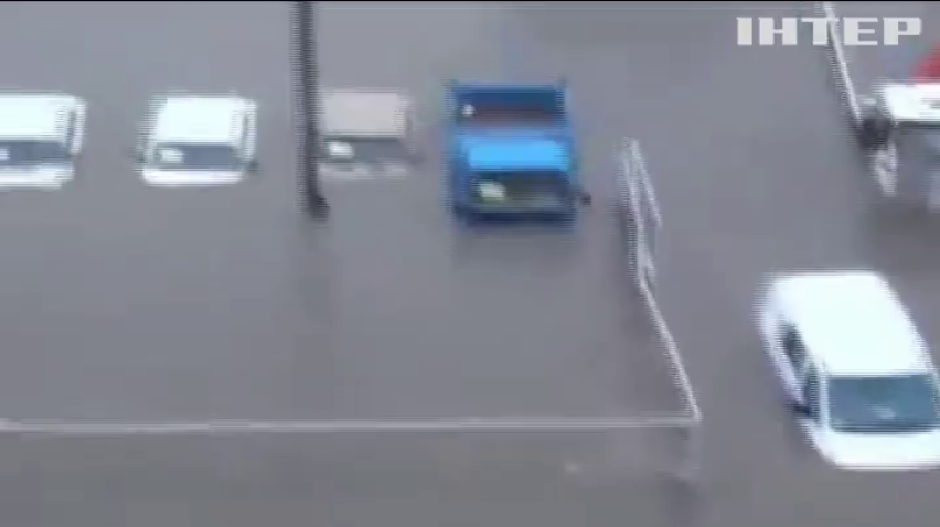 В Одесі рятувальники на квадроциклах витягають авто з води