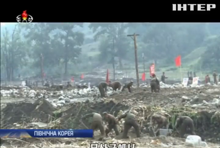 У Кореї військовослужбовці ліквідують наслідки повені