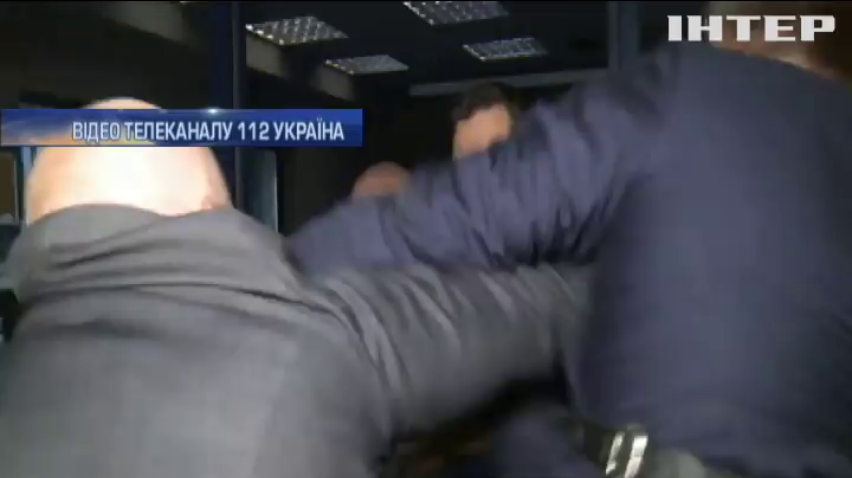 Пленарний тиждень закінчився штовханиною між депутатами (відео)