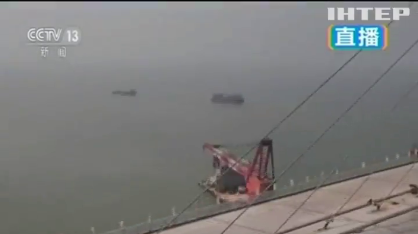 У Китаї побудували основну частину фантастичного мосту