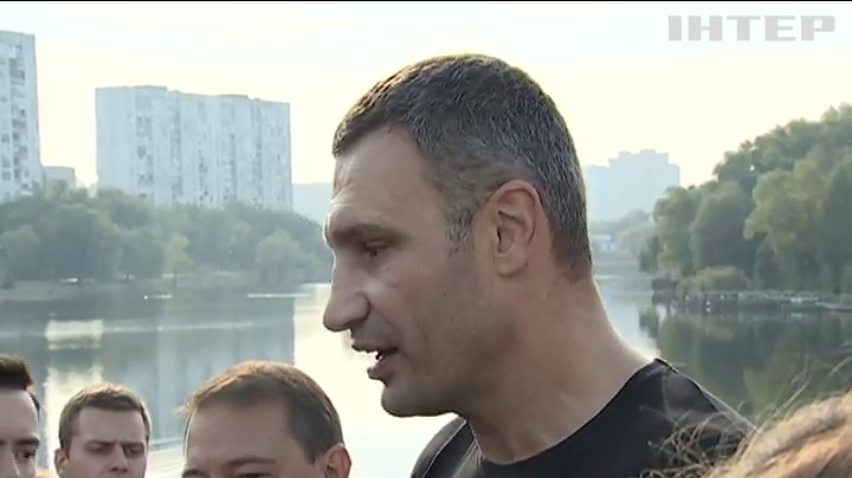 В Киеве братья Кличко открыли двухкилометровую беговую дорожку