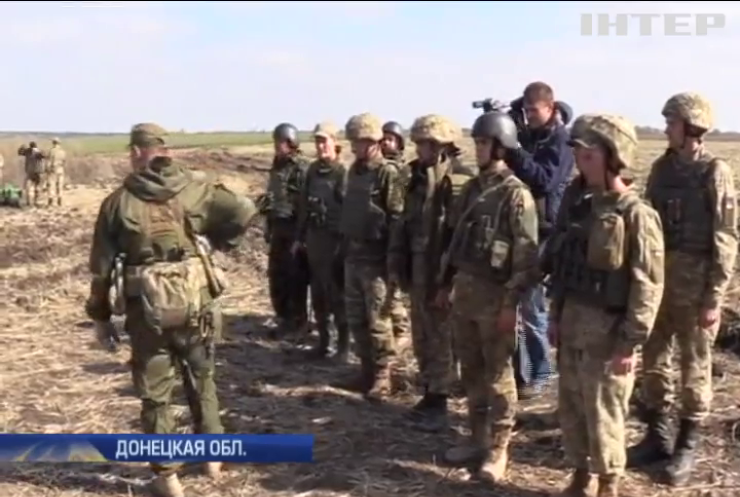 На Донбассе украинские военные проводят учебные стрельбы из БМП