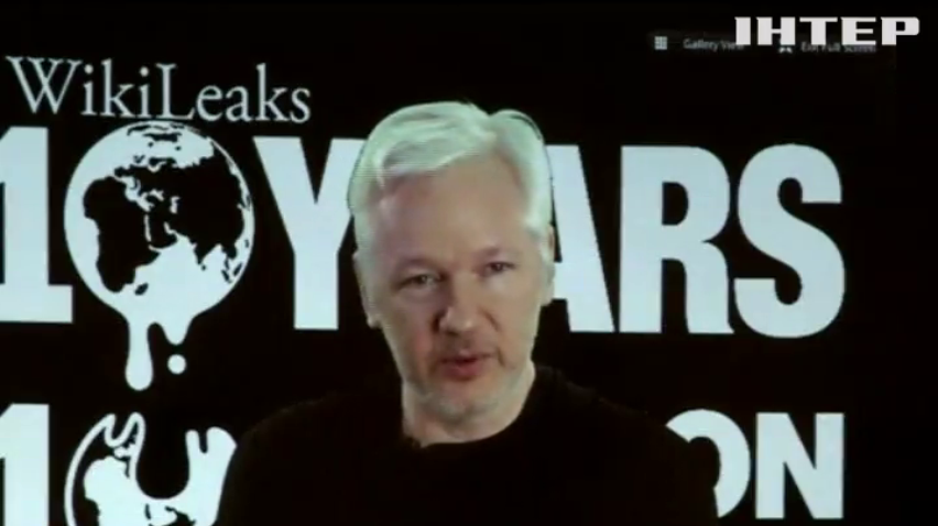 WikiLeaks обещает разоблачить Трампа и Клинтон
