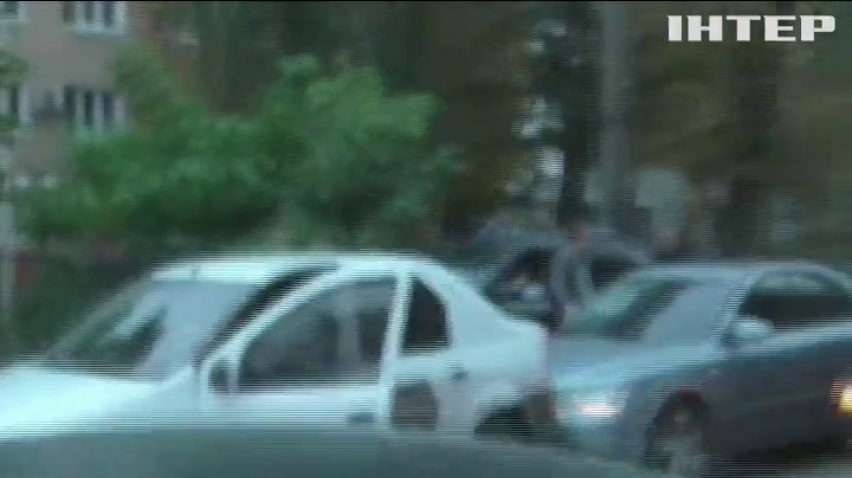 В Сумах полиция поймала на взятке троих сотрудников Минюста
