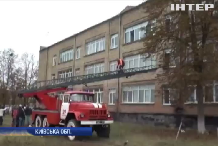 Обвал школи у Василькові міг статися через тривалі дощі