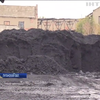 На шахте "Горская" неизвестные грузовиками вывозят уголь со склада