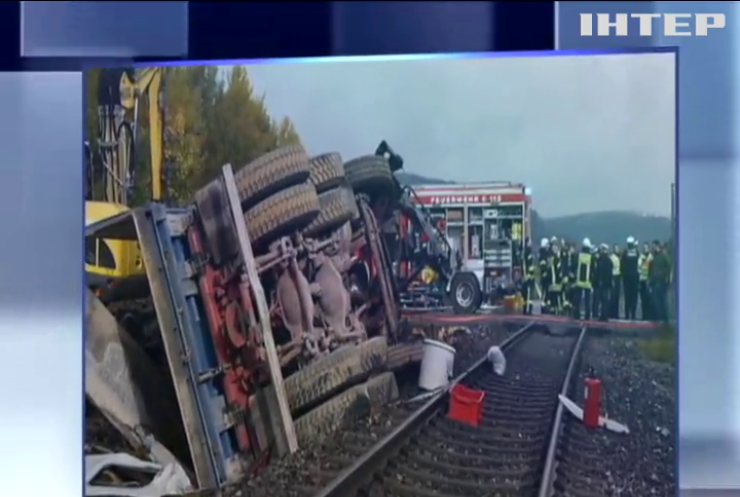 В Германии поезд врезался в грузовик: один человек погиб