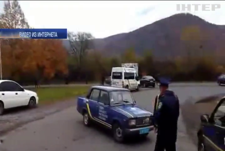 В Мукачево неизвестные обстреляли Mercedes депутата