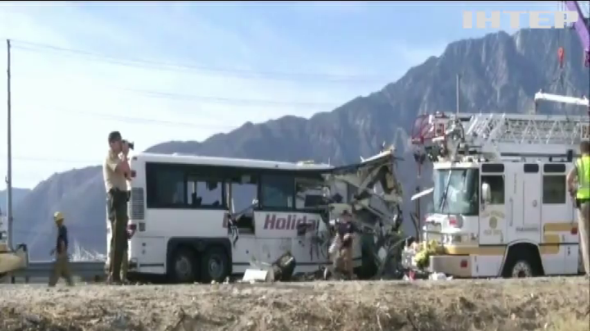 В США через аварію туристичного автобуса загинули 13 людей